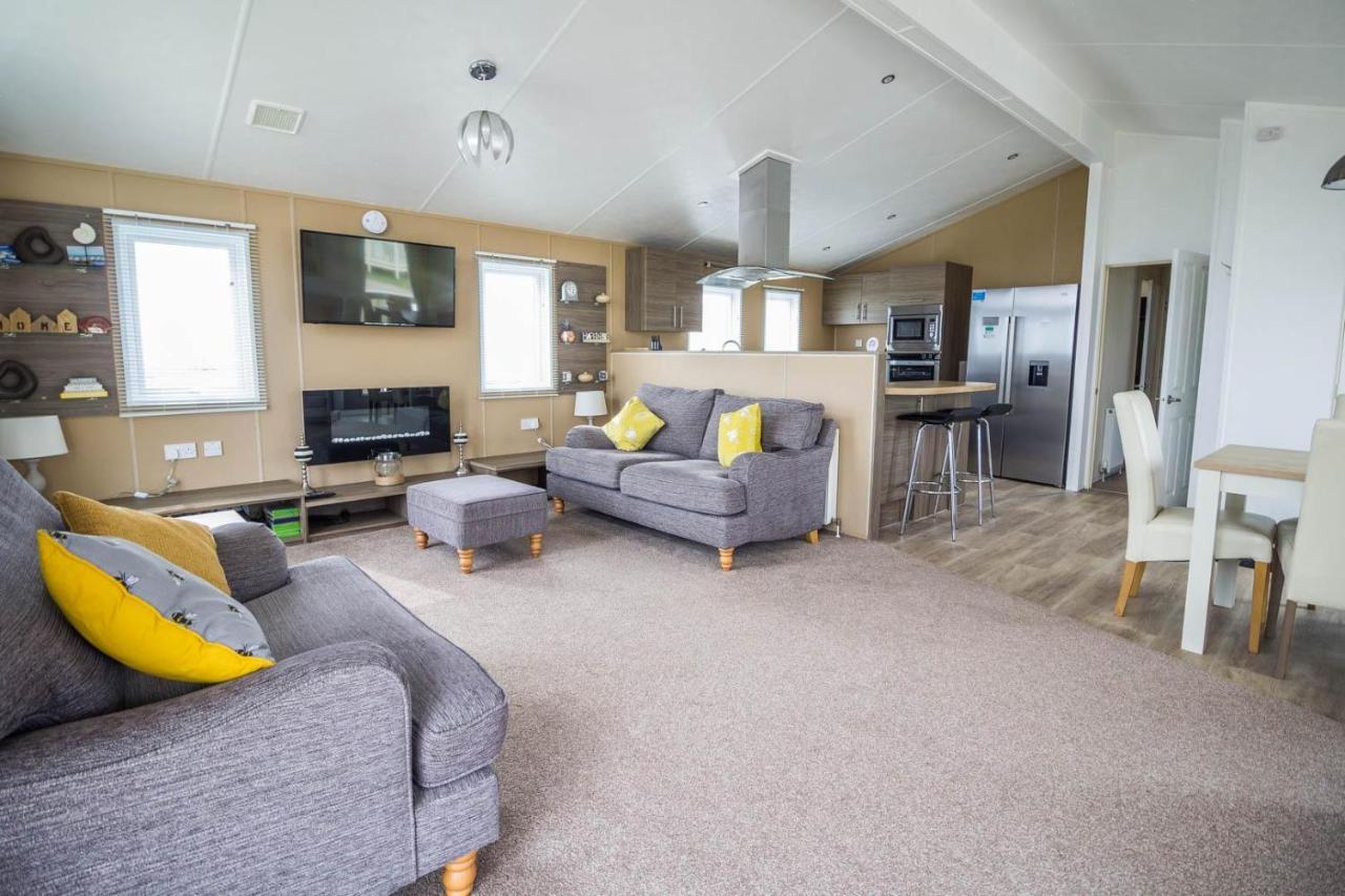 Stunning 6 Berth Lodge With Sea Views For Hire At Skipsea Sands Ref 41136Nf Barmston Exterior photo