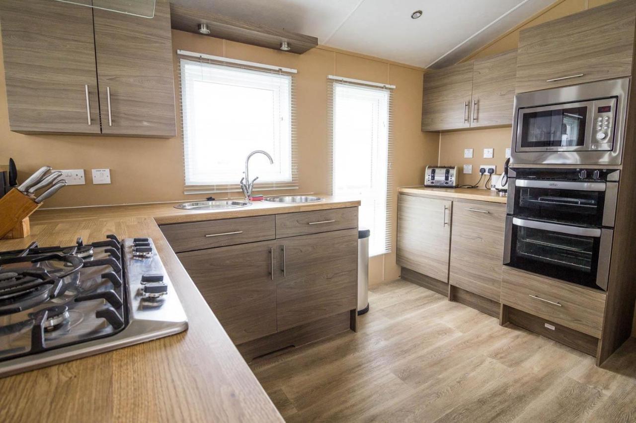 Stunning 6 Berth Lodge With Sea Views For Hire At Skipsea Sands Ref 41136Nf Barmston Exterior photo