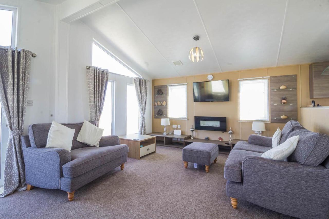 Stunning 6 Berth Lodge With Sea Views For Hire At Skipsea Sands Ref 41136Nf Barmston Exterior photo