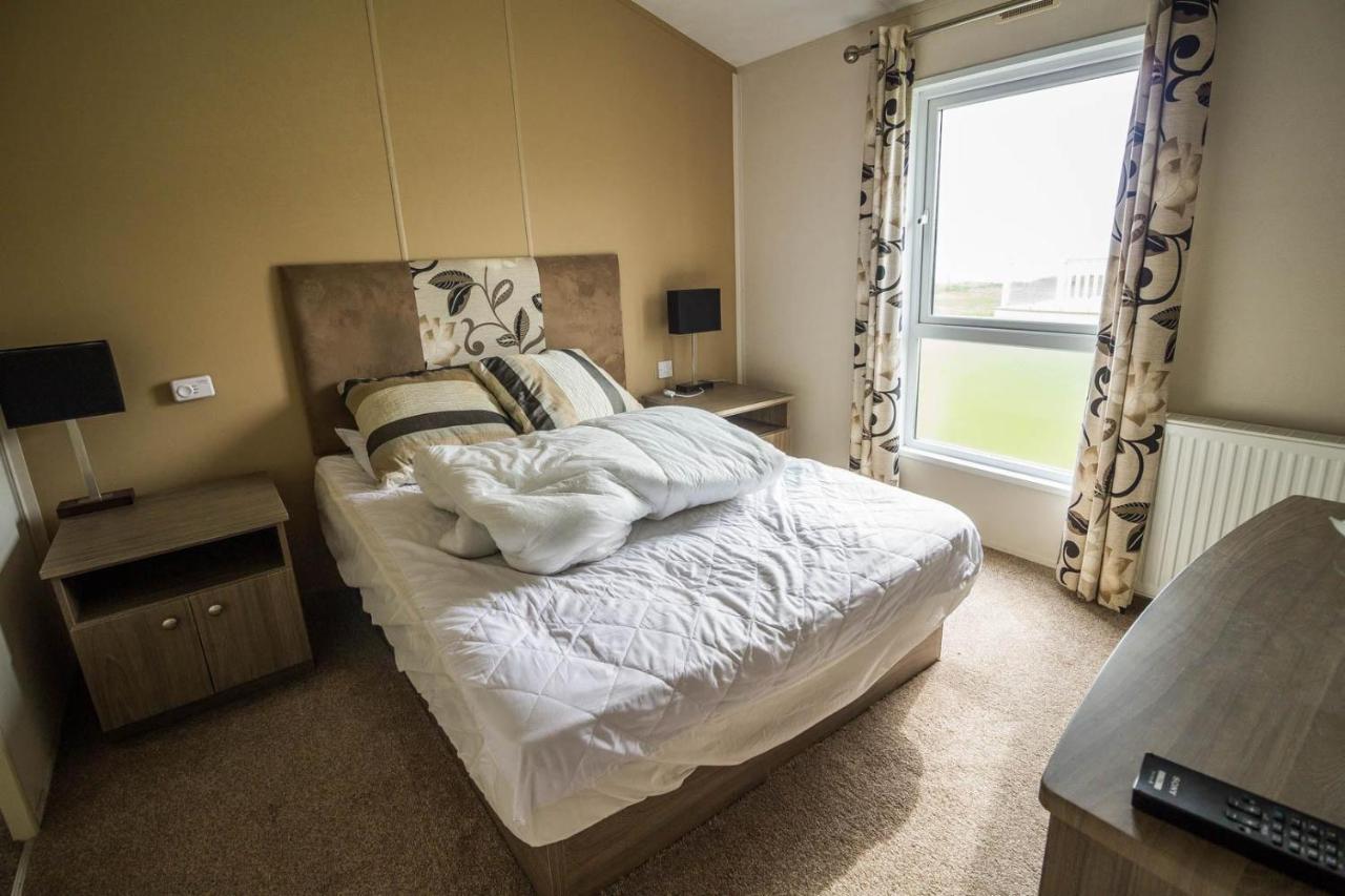 Stunning 6 Berth Lodge With Sea Views For Hire At Skipsea Sands Ref 41136Nf Barmston Exterior photo