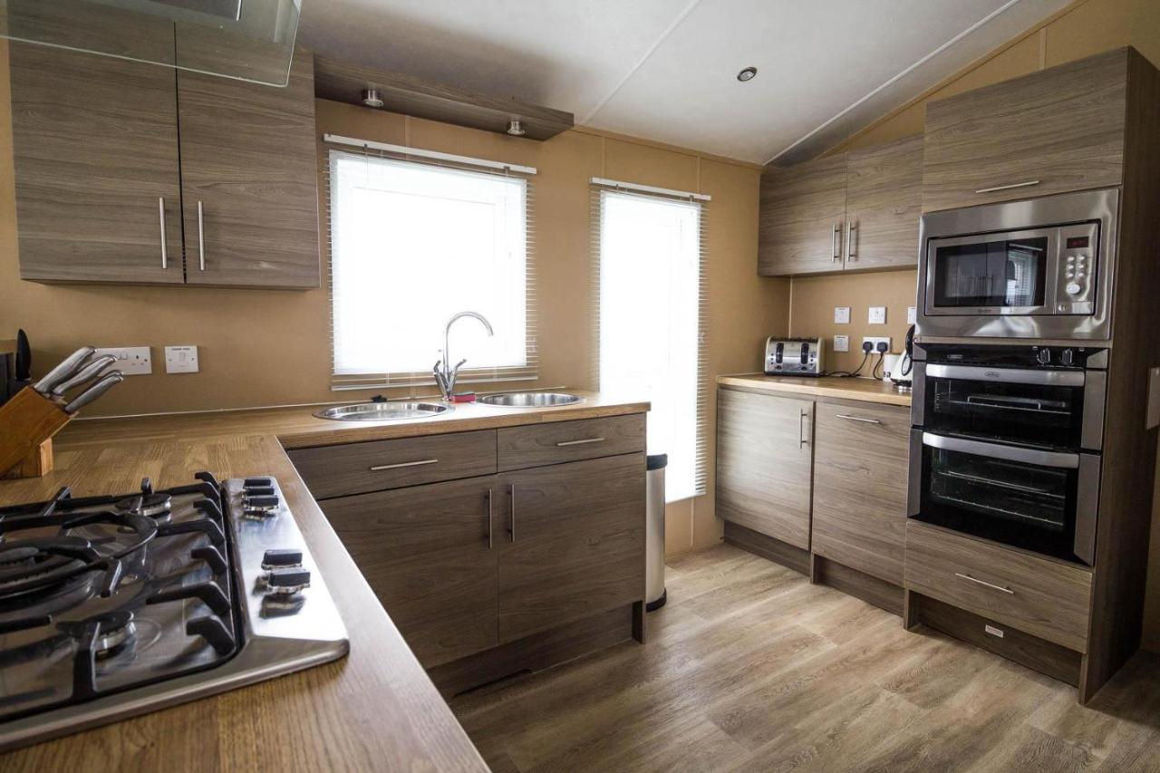 Stunning 6 Berth Lodge With Sea Views For Hire At Skipsea Sands Ref 41136Nf Barmston Exterior photo