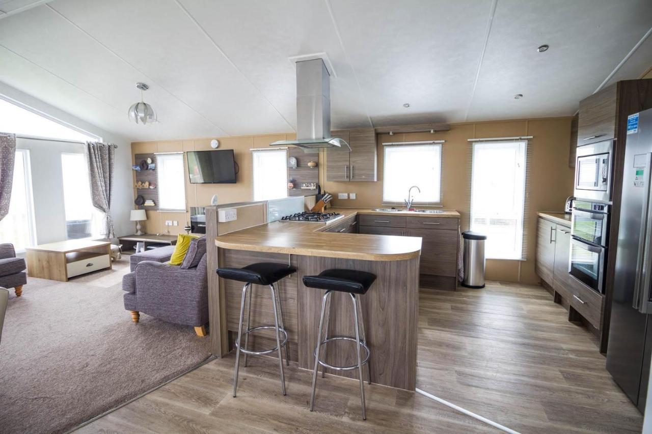 Stunning 6 Berth Lodge With Sea Views For Hire At Skipsea Sands Ref 41136Nf Barmston Exterior photo