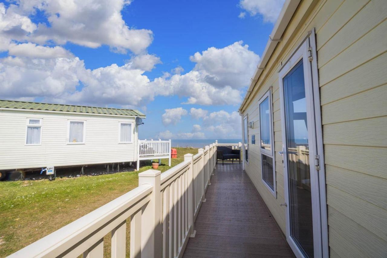 Stunning 6 Berth Lodge With Sea Views For Hire At Skipsea Sands Ref 41136Nf Barmston Exterior photo