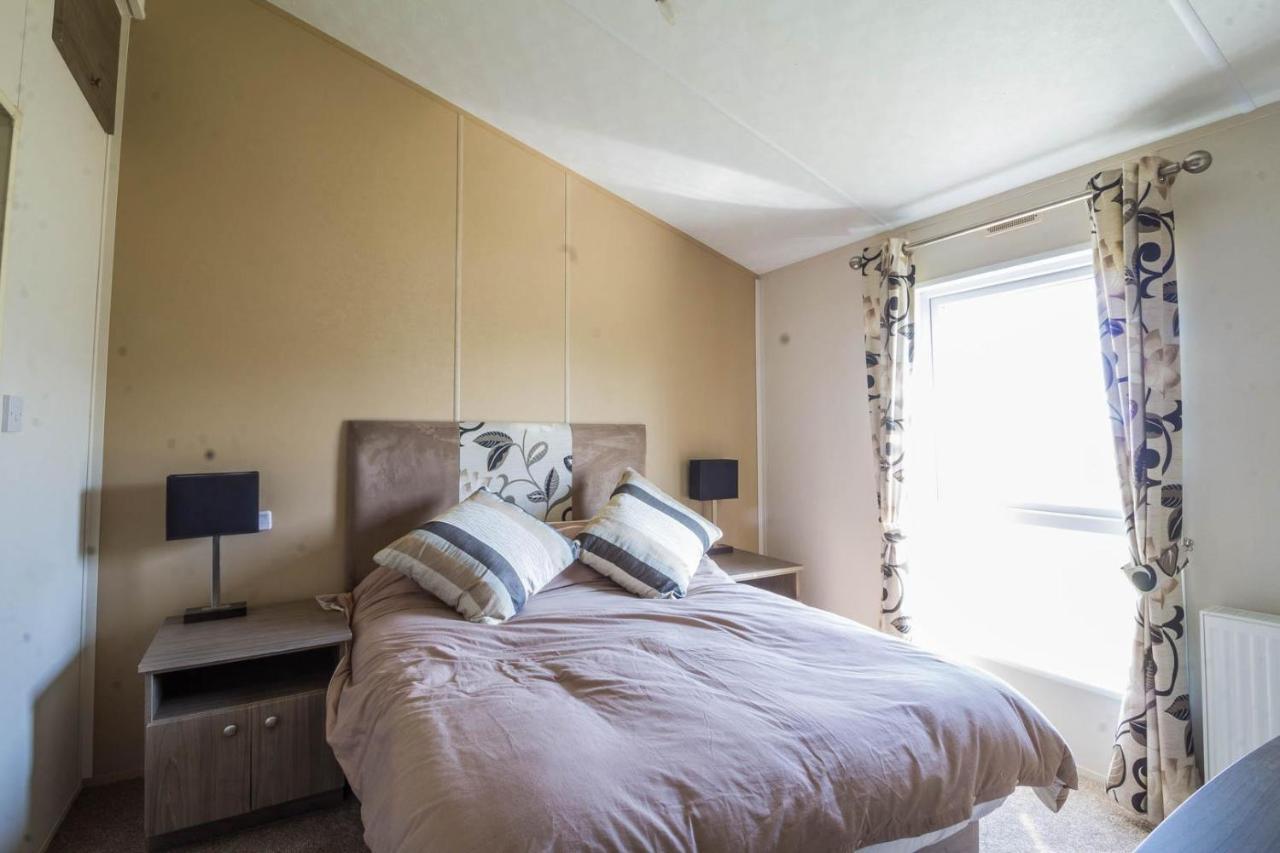 Stunning 6 Berth Lodge With Sea Views For Hire At Skipsea Sands Ref 41136Nf Barmston Exterior photo