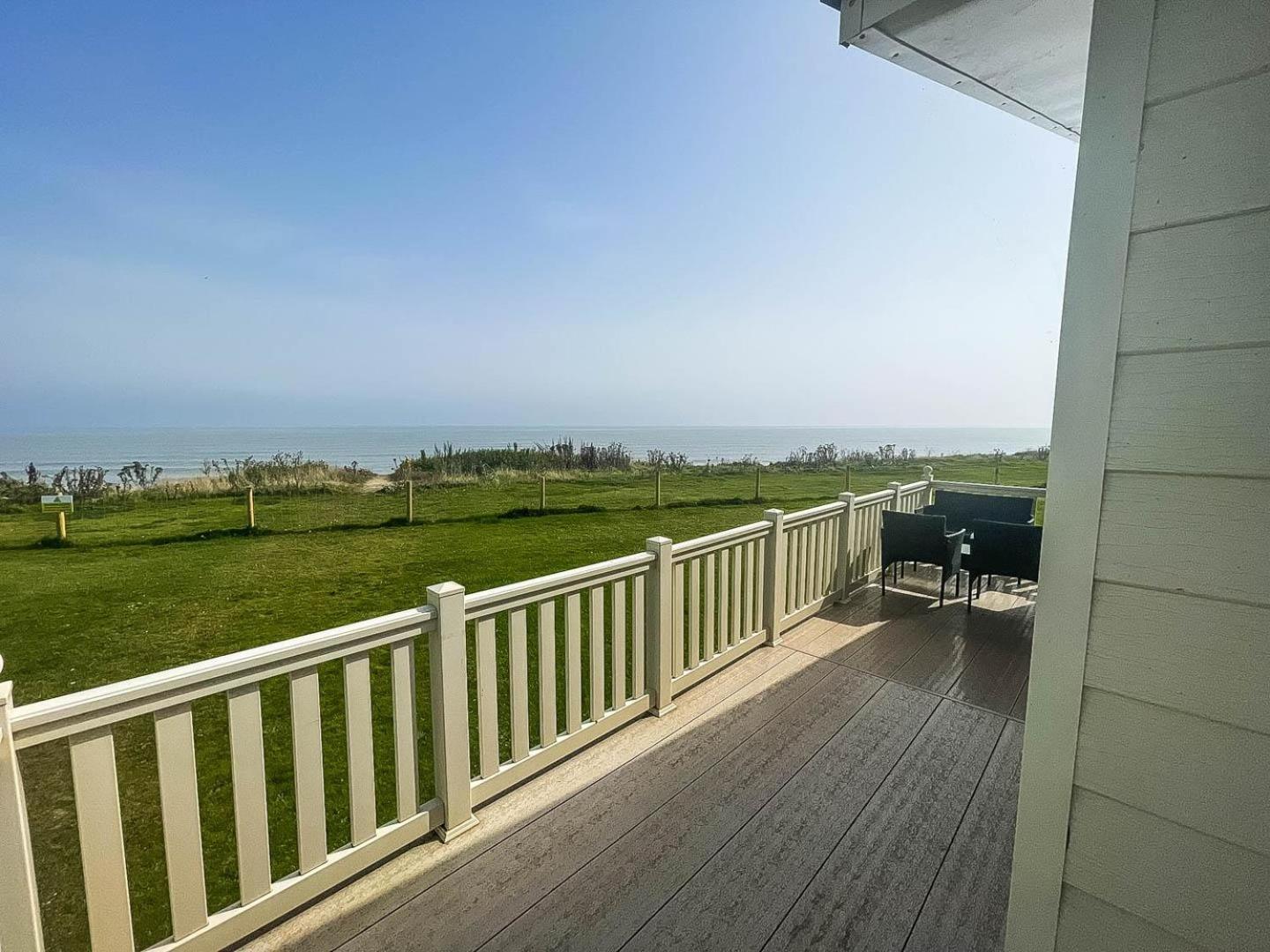 Stunning 6 Berth Lodge With Sea Views For Hire At Skipsea Sands Ref 41136Nf Barmston Exterior photo