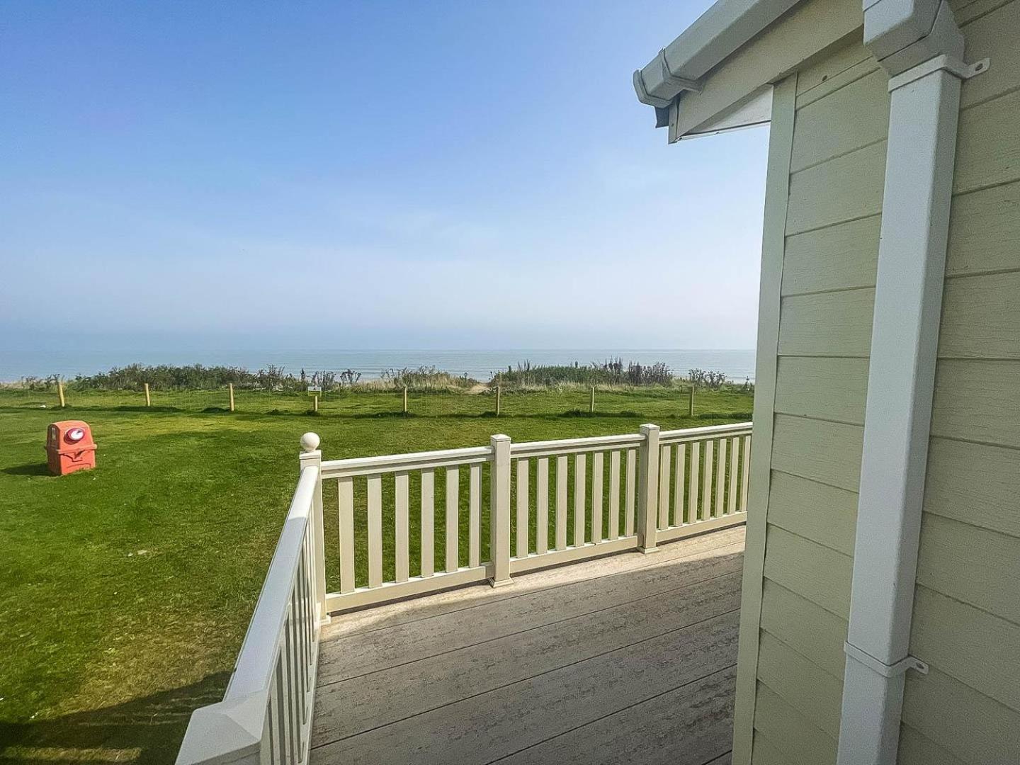 Stunning 6 Berth Lodge With Sea Views For Hire At Skipsea Sands Ref 41136Nf Barmston Exterior photo